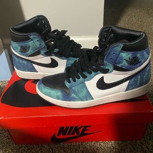 Nike Black Sneakers with Subtle Gray Accents